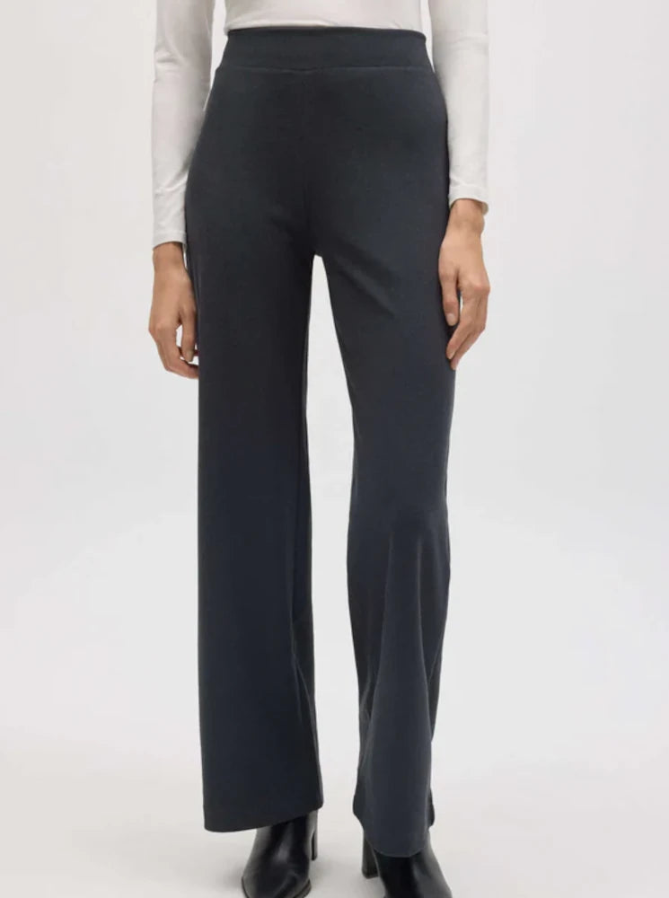 Pantalón recto con textura marengo