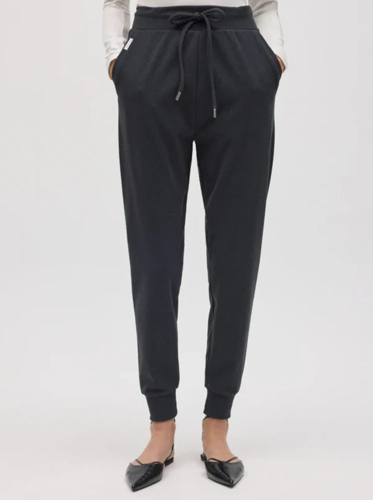 Pantalón jogger con textura marengo