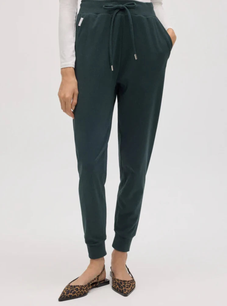 Pantalón jogger con textura verde botella