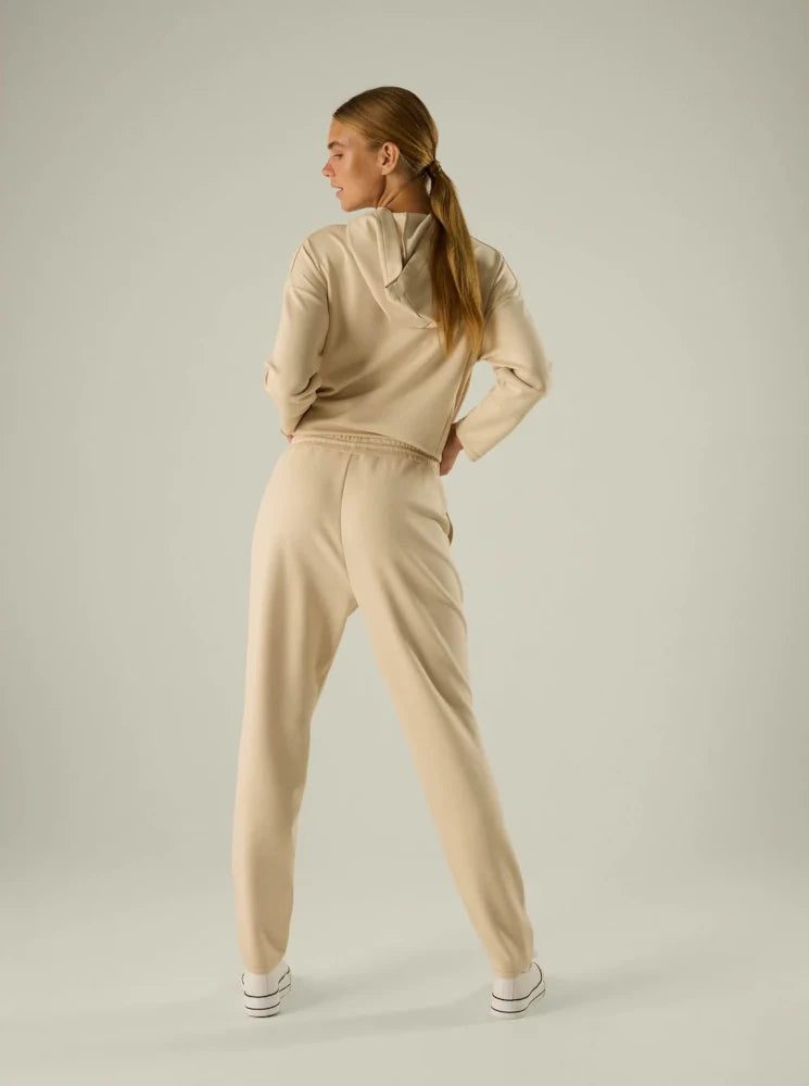 Pantalón jogger con bolsillos beige Ysabel Mora