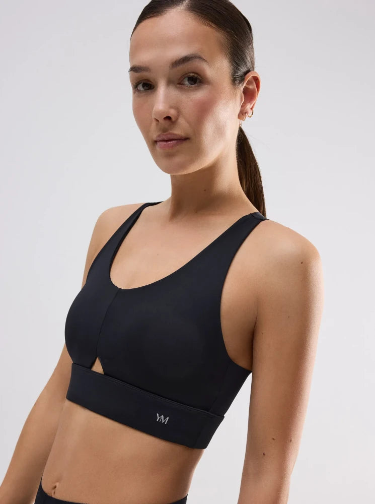 Top deportivo compressive detalle abertura sujeción media negro