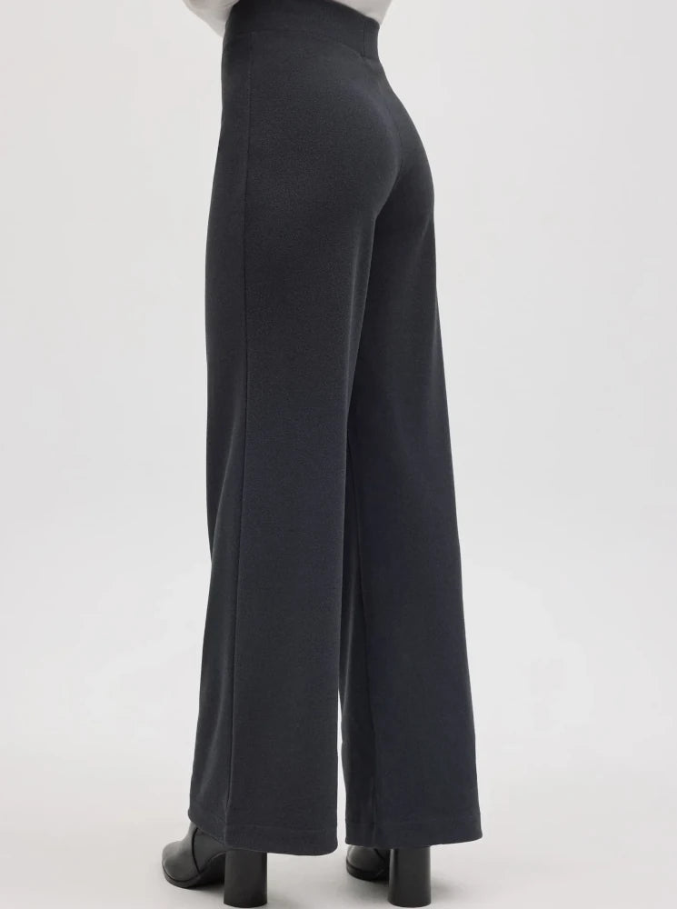 Pantalón recto con textura marengo