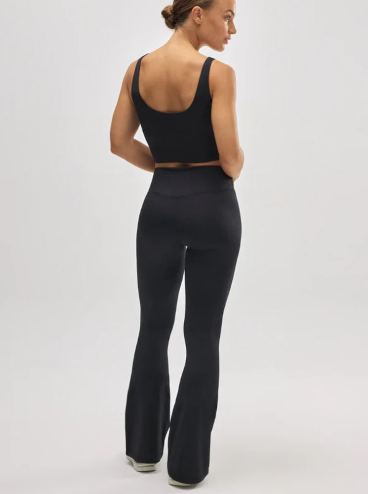 Leggings deportivos flare negro acampanados
