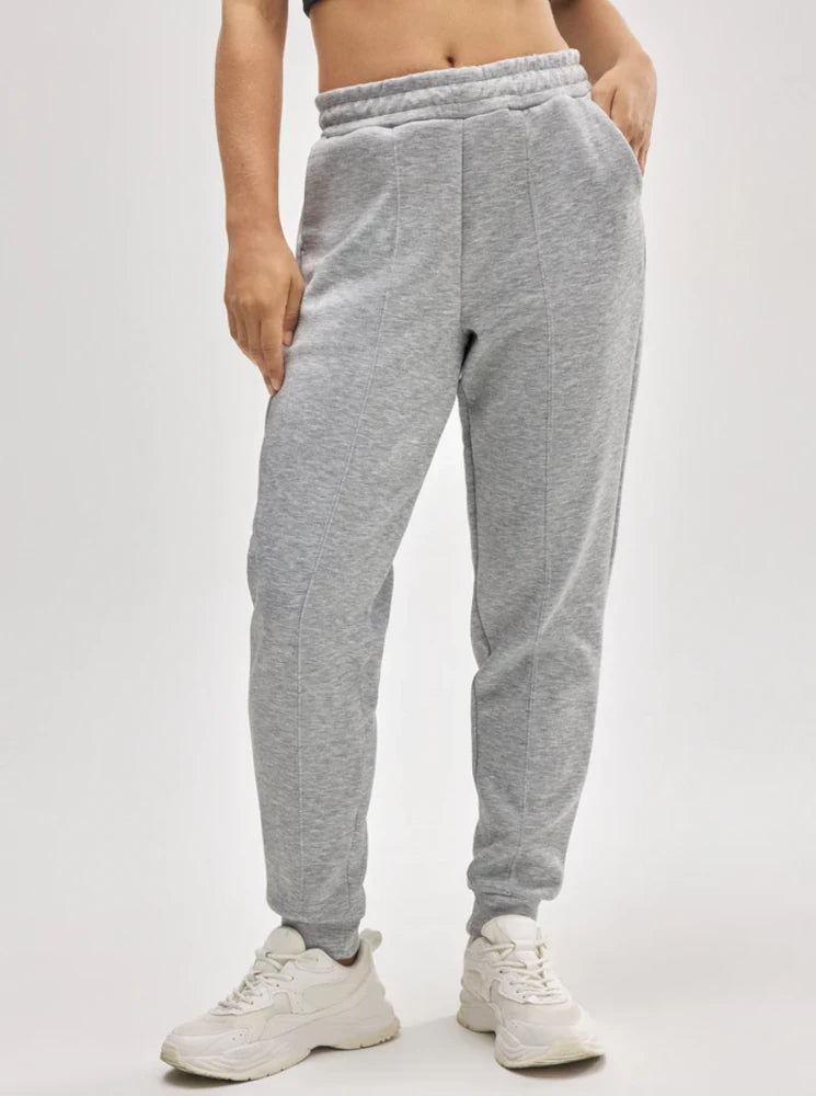 Pantalón jogger deportivo con bolsillos gris